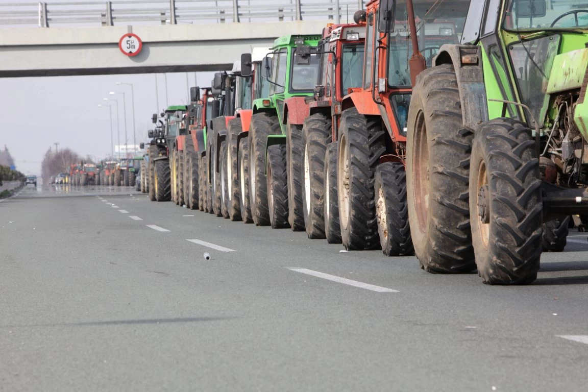 Συνεχίζονται οι κινητοποιήσεις από τους αγρότες – Μπλόκο σήμερα στην Αθηνών-Θεσσαλονίκης
